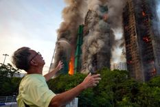 El enorme incendio de Hong Kong llevó conmoción a China. Foto X