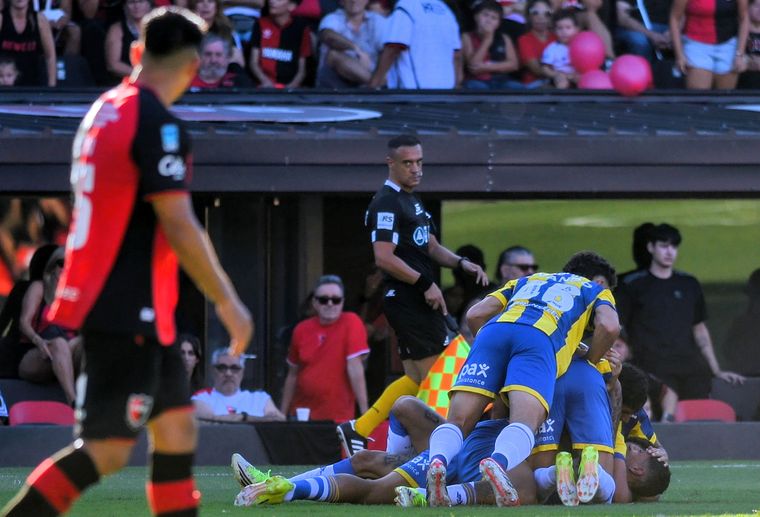 Rosario Central volvió a vencer a Newells en el clásico.