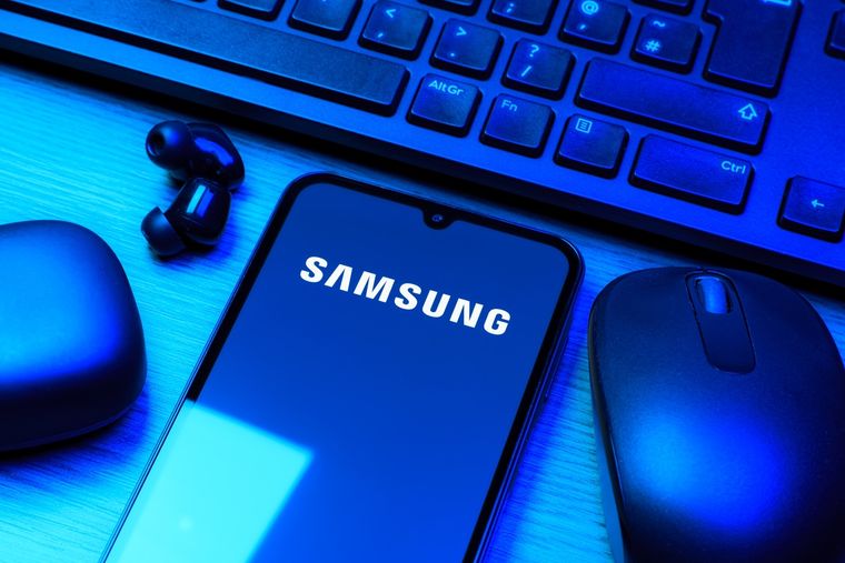 El costo de mantenimiento es un factor decisivo al comparar un Samsung con un iPhone en 2026. El costo de mantenimiento es un factor decisivo al comparar un Samsung con un iPhone en 2026.
