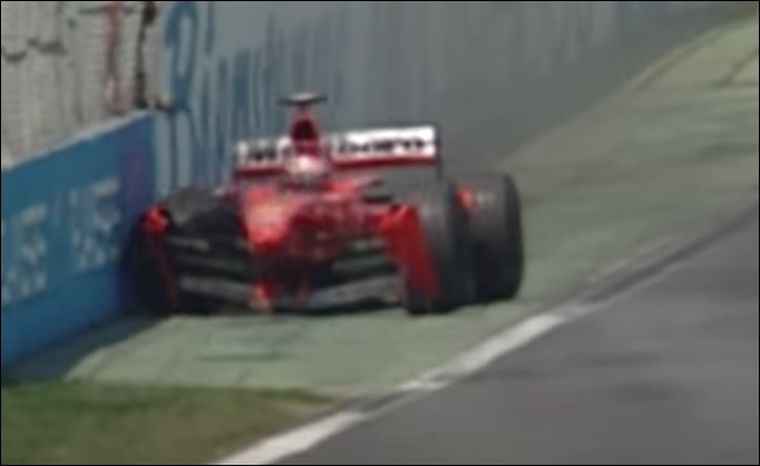 Michael Schumacher se estrella contra el Michael Schumacher se estrella contra el