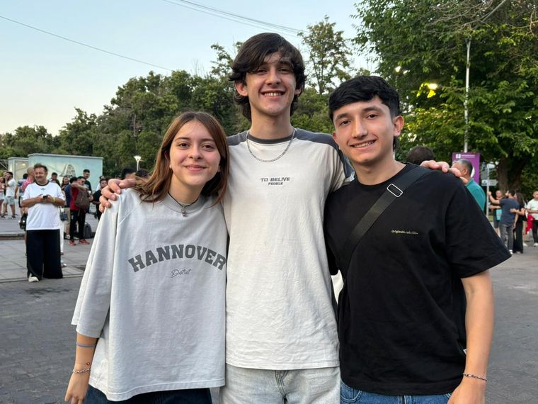 Los jóvenes músicos Mili, Andy y Valentín, integrantes de la banda Último Apolo. Los jóvenes músicos Mili, Andy y Valentín, integrantes de la banda Último Apolo.