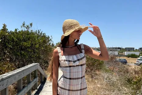 Mirá el look de playa de Lola Latorre. Mirá el look de playa de Lola Latorre.