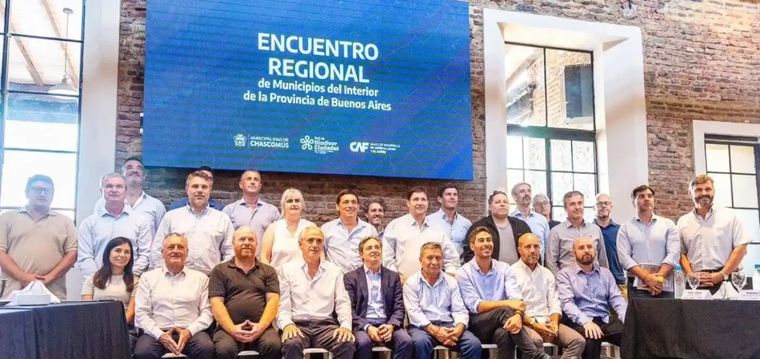 El Foro Regional de Intendentes del interior bonaerense, reunió en Chacomús a los jefes comunales de todos los colores politicos de la provincia de Buenos Aires El Foro Regional de Intendentes del interior bonaerense, reunió en Chacomús a los jefes comunales de todos los colores politicos de la provincia de Buenos Aires