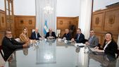 Guillermo Francos, Federico Sturzenegger, Alfredo Cornejo, Cristian Ritondo, Carolina Losada, Martín Rapallini y Gerardo Martínez reunidos en el Consejo de Mayo en la Casa Rosada. Guillermo Francos, Federico Sturzenegger, Alfredo Cornejo, Cristian Ritondo, Carolina Losada, Martín Rapallini y Gerardo Martínez reunidos en el Consejo de Mayo en la Casa Rosada.