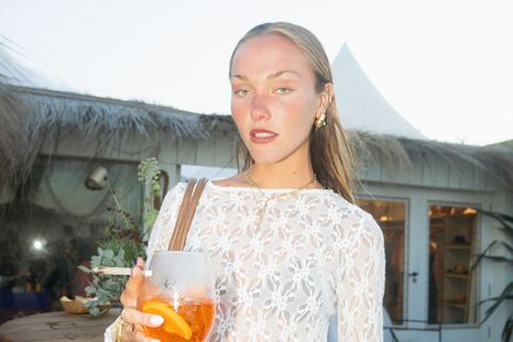 Mirá el polémico look de Sofía Solá. Mirá el polémico look de Sofía Solá.