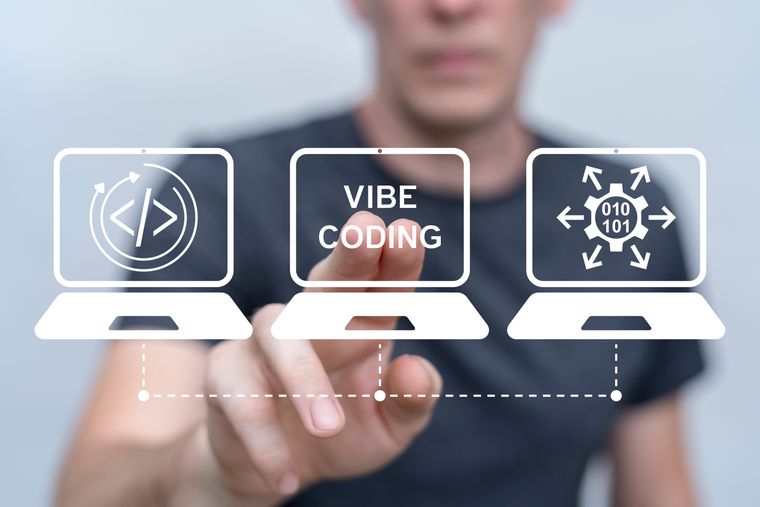 La práctica del vibe coding reemplaza la comprensión técnica del humano por la generación automática de código. La práctica del vibe coding reemplaza la comprensión técnica del humano por la generación automática de código.