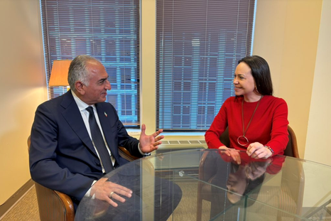 María Corina Machado junto al príncipe heredero de Irán. María Corina Machado junto al príncipe heredero de Irán.