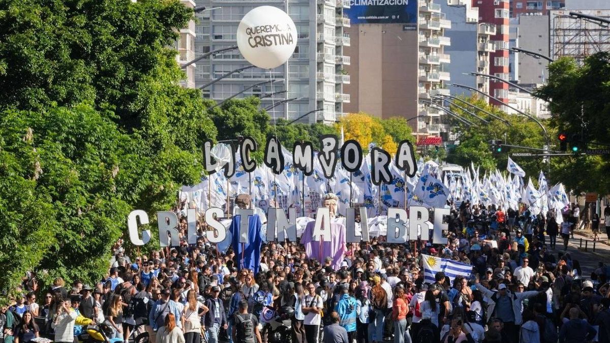 La Cámpora y otras organizaciones aprovecharon la marcha del 24 para reclamar 