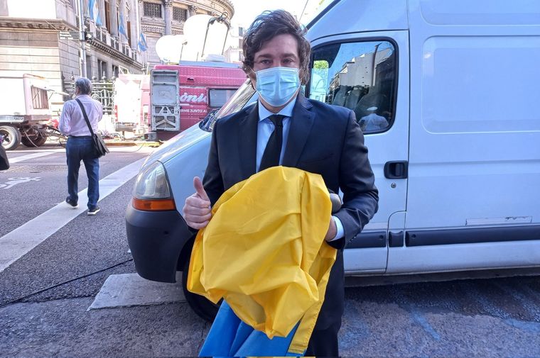 Javier Milei con la bandera de Ucrania.