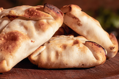 Cómo preparar fatay la empanada árabe con masa casera y relleno especiado Foto: Shutterstock