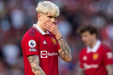 Alejandro Garnacho ya no tiene lugar en el Manchester United y su reemplazo llegó por 82 millones de euros. Alejandro Garnacho ya no tiene lugar en el Manchester United y su reemplazo llegó por 82 millones de euros.