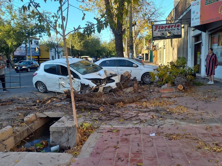 El choque se produjo en San Martín y La Plata Foto: Yamila Vera/MDZ