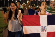 La suspensión de las elecciones municipales provocó protestas frente a las oficinas de la Junta Central Electoral.