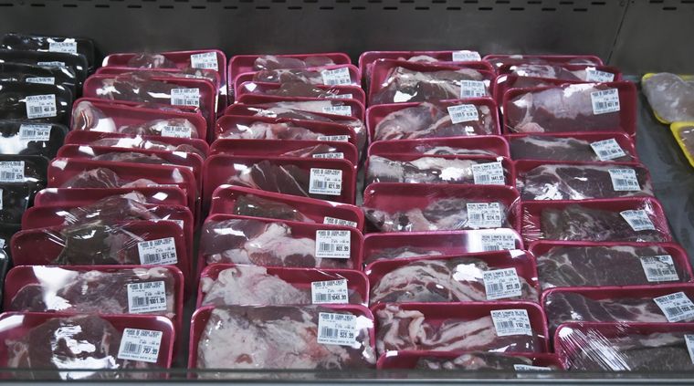 Más de 50 personas intoxicadas por consumir carne en mal estado. Foto: Rodrigo DAngelo / MDZ