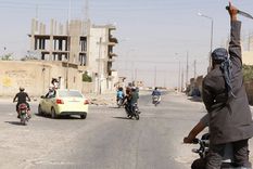 guerra entre terroristas: el estado islamico decapita a un lider del frente al nusra