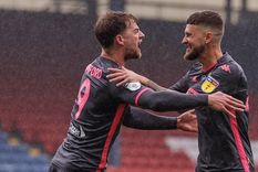 bielsa se acerca a un historico ascenso con el leeds