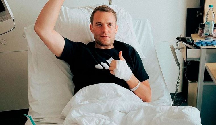 Neuer se quebró la pierna derecha esquiando en vacaciones. Foto: @manuelneuer.