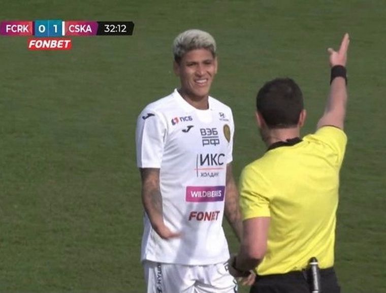 El colombiano vio la roja a la media hora. Foto: Captura