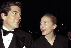 John F Kennedy Jr. junto a Carolyn Bessette-Kennedy.