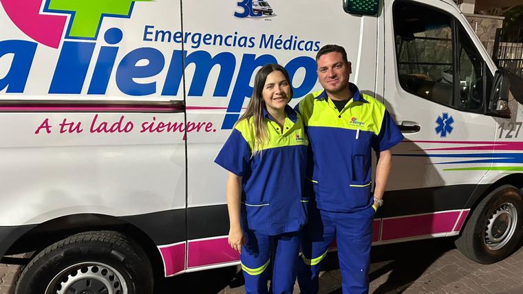 Camila y Matías, atentos a prestar servicio si era requerido. Camila y Matías, atentos a prestar servicio si era requerido.