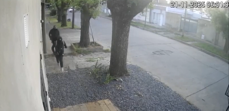 Los movimientos de los ladrones fueron registrados por las cámaras de seguridad de la provincia de Buenos Aires.