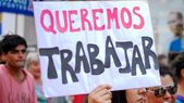 Columna de Carlos Burgueño: no se crean nuevos puestos de trabajo a pesar de los despidos por reconversión de la economía. Columna de Carlos Burgueño: no se crean nuevos puestos de trabajo a pesar de los despidos por reconversión de la economía.
