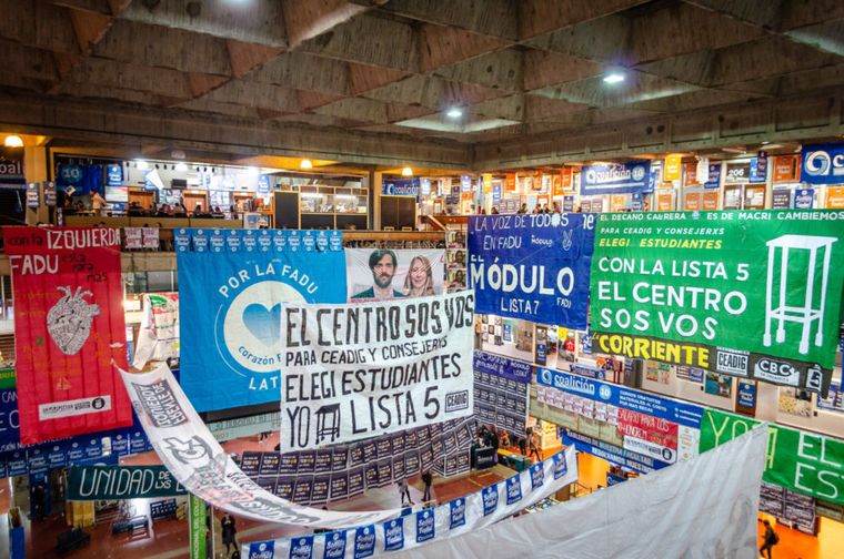 Según denuncian sectores opositores, El Módulo utiliza el sello independiente para captar votos de alumnos que rechazan la política partidaria.