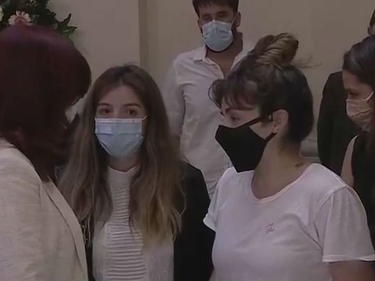 Cristina Fernández junto a Dalma y Giannina Maradona