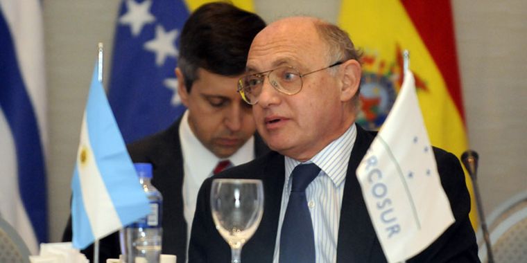 Los cancilleres debatían ayer el documento que hoy firmarán los presidentes. Foto: Pachy Reynoso/MDZ