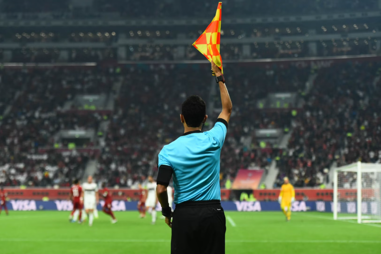 El offside podría estar ante un cambio histórico impulsado por la FIFA Foto: IFAB