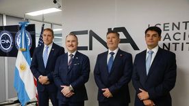 El titular de la SIDE, Cristian Auguadra, con el embajador norteamericano, Peter Lamelas, además de autoridades del FBI El titular de la SIDE, Cristian Auguadra, con el embajador norteamericano, Peter Lamelas, además de autoridades del FBI