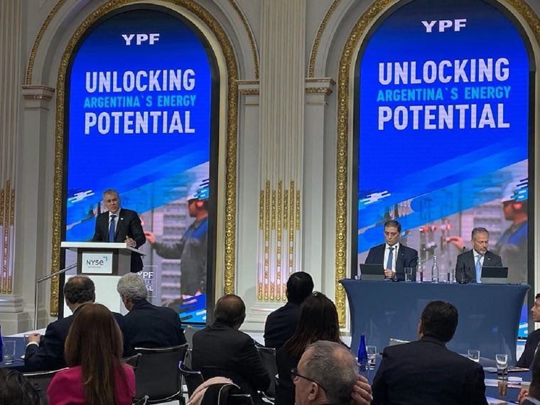 Pablo González, presidente de la petrolera estatal presentó los números de la compañía en la Bolsa de Valores de Nueva York. Foto: Twitter YPF