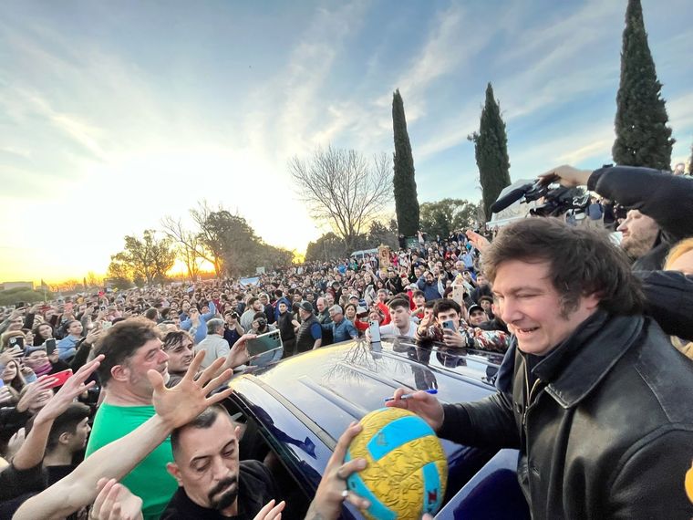 Javier Milei en el Tour de la Libertad, en Bahía Blanco. Foto: Prensa La Libertad Avanza