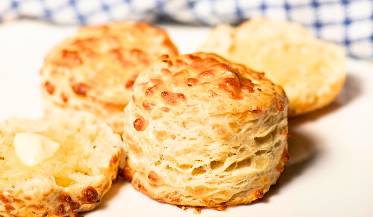 Cómo hacer scones de queso con ingredientes simples Foto: Shutterstock