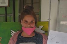 Paola Vergara muestra su tan ansiada documentación Foto: Gentileza Karen Minasi