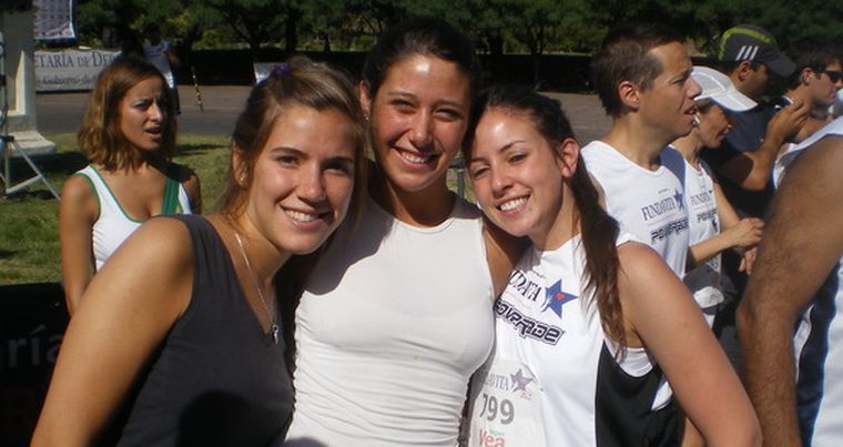 Angie y sus amigas, al término de la competencia. Foto: Gentileza