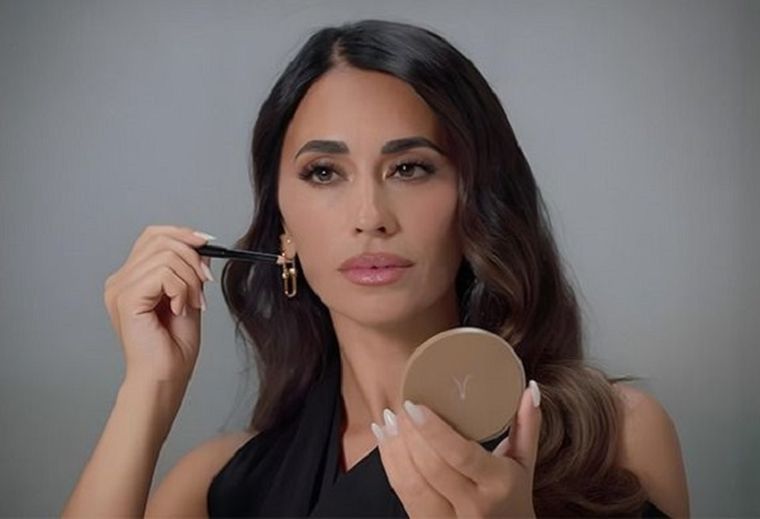 La empresaria prioriza la salud capilar y los peinados naturales para enfrentar el clima tropical de Florida. La empresaria prioriza la salud capilar y los peinados naturales para enfrentar el clima tropical de Florida.