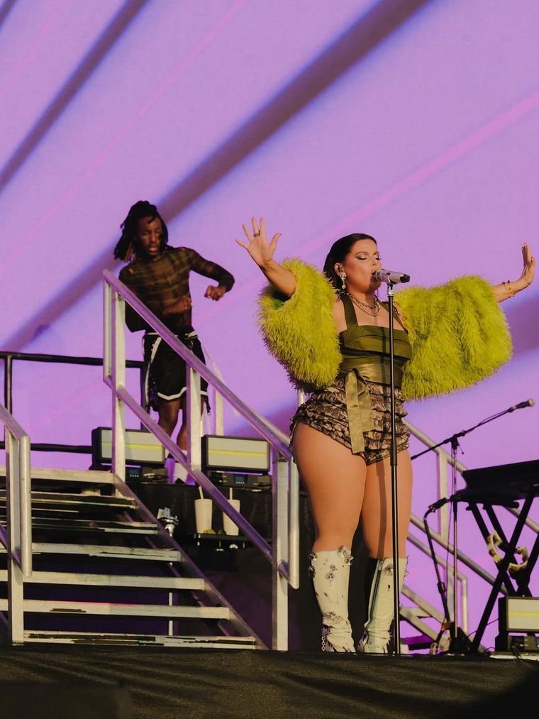 Nelly Furtado se presentó hace un día en Europa. Nelly Furtado se presentó hace un día en Europa.