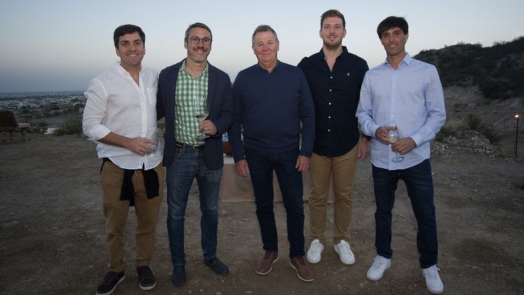 Pato Palmili, Gabriel Manrique, Gabriel Mostaccio, Matías Mostaccio y Agustín Bertona. Pato Palmili, Gabriel Manrique, Gabriel Mostaccio, Matías Mostaccio y Agustín Bertona.