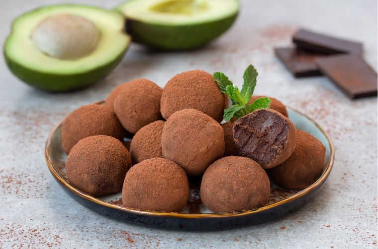 En esta receta el aguacate reemplaza a la manteca o crema, aportando grasas saludables sin perder cremosidad. En esta receta el aguacate reemplaza a la manteca o crema, aportando grasas saludables sin perder cremosidad.