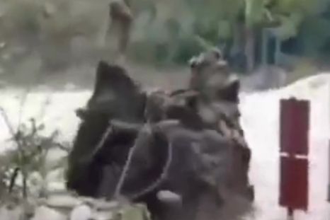 Tras las lluvias, una histórica crecida del río Los Reartes se llevó el puente colgante en Villa Alpina Tras las lluvias, una histórica crecida del río Los Reartes se llevó el puente colgante en Villa Alpina