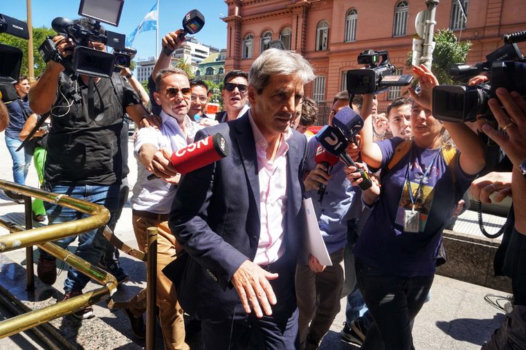 Luis Caputo busca encontrar un valor del tipo de cambio que permanezca en el tiempo Foto: Télam