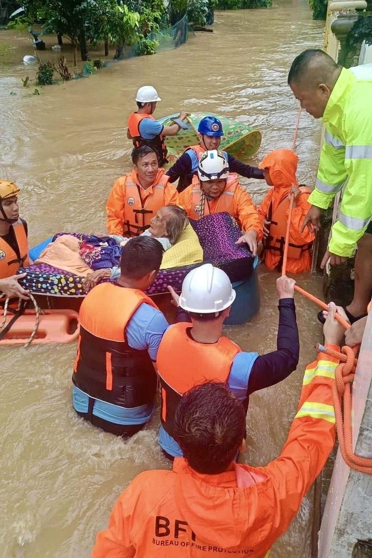 La tormenta ha afectado a miles de personas en el norte de Filipinas, obligando a las autoridades a evacuar a 828 personas. Foto: EFE