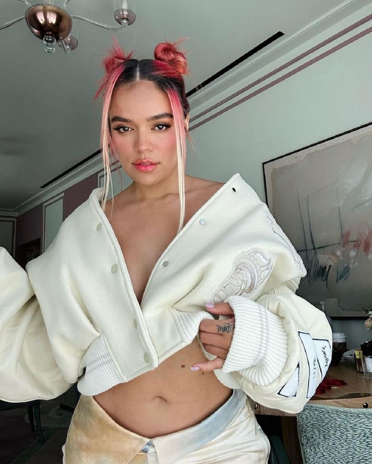 Karol G marca tendencia con sus diversos looks. Foto: INSTAGRAM @KAROLG