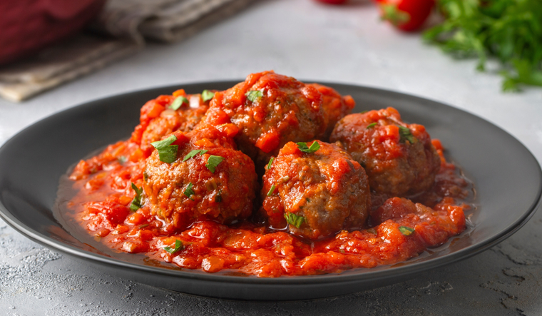 Una buena receta de albóndigas en salsa mejora su sabor después de reposar unas horas. Una buena receta de albóndigas en salsa mejora su sabor después de reposar unas horas.