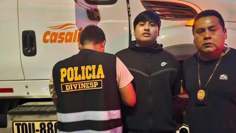 Pequeño J fue detenido dentro de un camión que transportaba pescado.