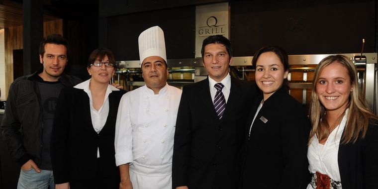 Invitados y anfitriones: Ale Ortega, Luciana Gómez, el chef Héctor Ordenes, Lucas Paracha, Claudia Piedrahita y Laura Saieg. Foto: Pachy Reynoso/MDZ