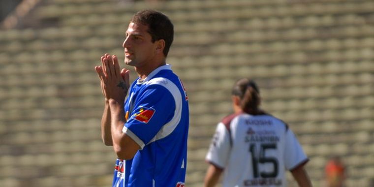 A Caruso le faltó puntería y tendrá revancha ante Huracán. Foto: Nacho Gaffuri / MDZ