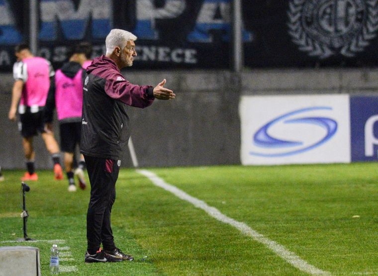 De Felippe sigue sumando triunfos con Central Córdoba y ahora lo llevó a la final de la Copa Argentina. Foto: Fotobaires
