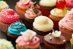 Además de endulzar, el azúcar aumenta la textura y la vida útil de los alimentos Foto: GETTY IMAGES